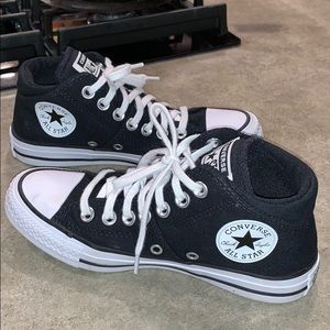 Converse women’s SZ:5 sneakers.